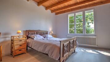 2 sovrum, skrivbord, strykjÀrn/strykbrÀda och wi-fi