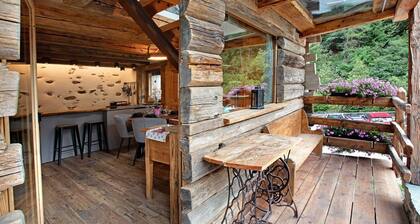 Chalet 'Lo Pailler De Mamma e Pappa' mit Bergblick, privater Terrasse, WLAN & Dampfbad