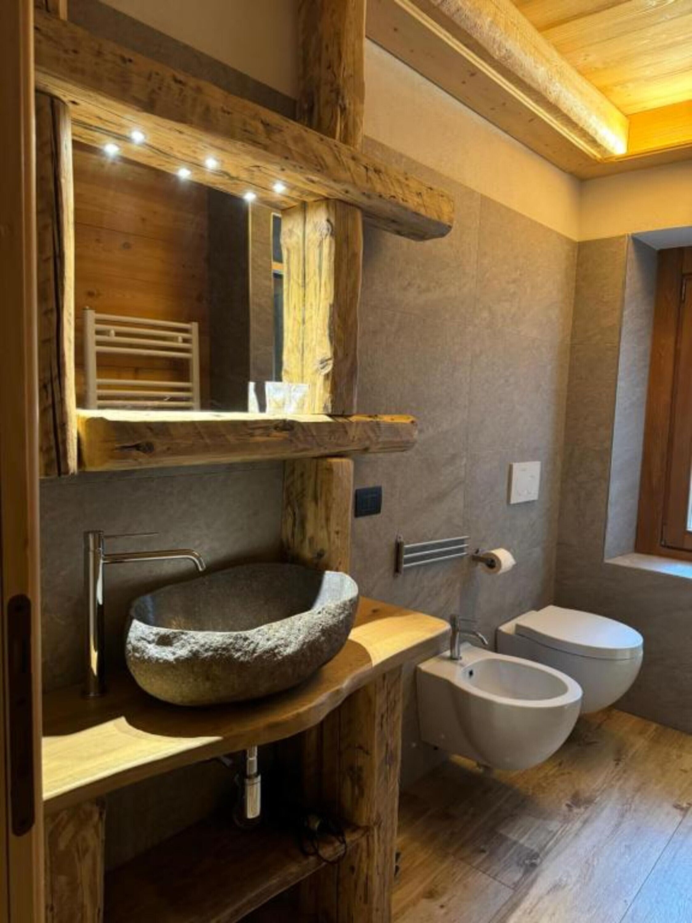 シャワー、ヘアドライヤー、タオル