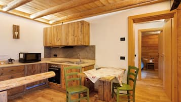 KĂŒhlschrank, Mikrowelle, Ofen, Herdplatte