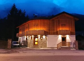 Exterior - Apartment 'Ciariè' with Mountain View (Auronzo di Cadore)