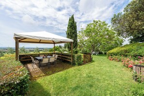 屋外ダイニングエリア