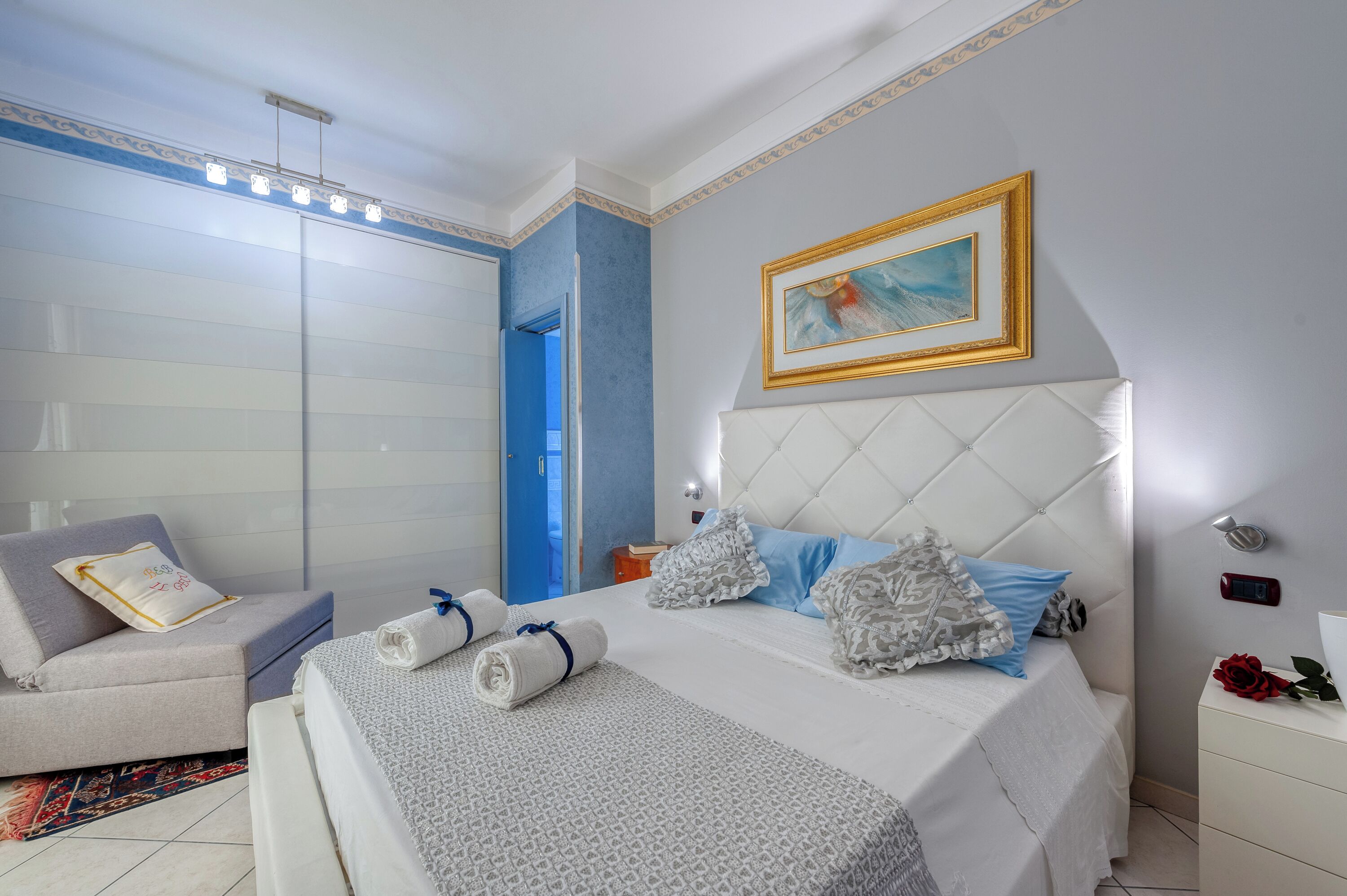 1 habitación, tabla de planchar con plancha, wifi gratis y ropa de cama 