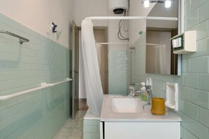 تجهيزات دش، مجففات شعر، مناشف