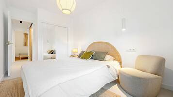 2 slaapkamers, een strijkplank/strijkijzer, gratis wifi, beddengoed