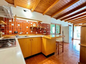 Refrigerador, microondas, parrilla de estufa y lavavajillas 