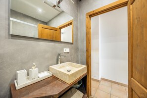 تجهيزات دش، مجففات شعر، مناشف