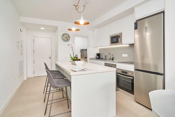 Fridge, microwave, oven, stovetop