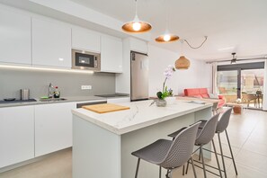 Fridge, microwave, oven, stovetop