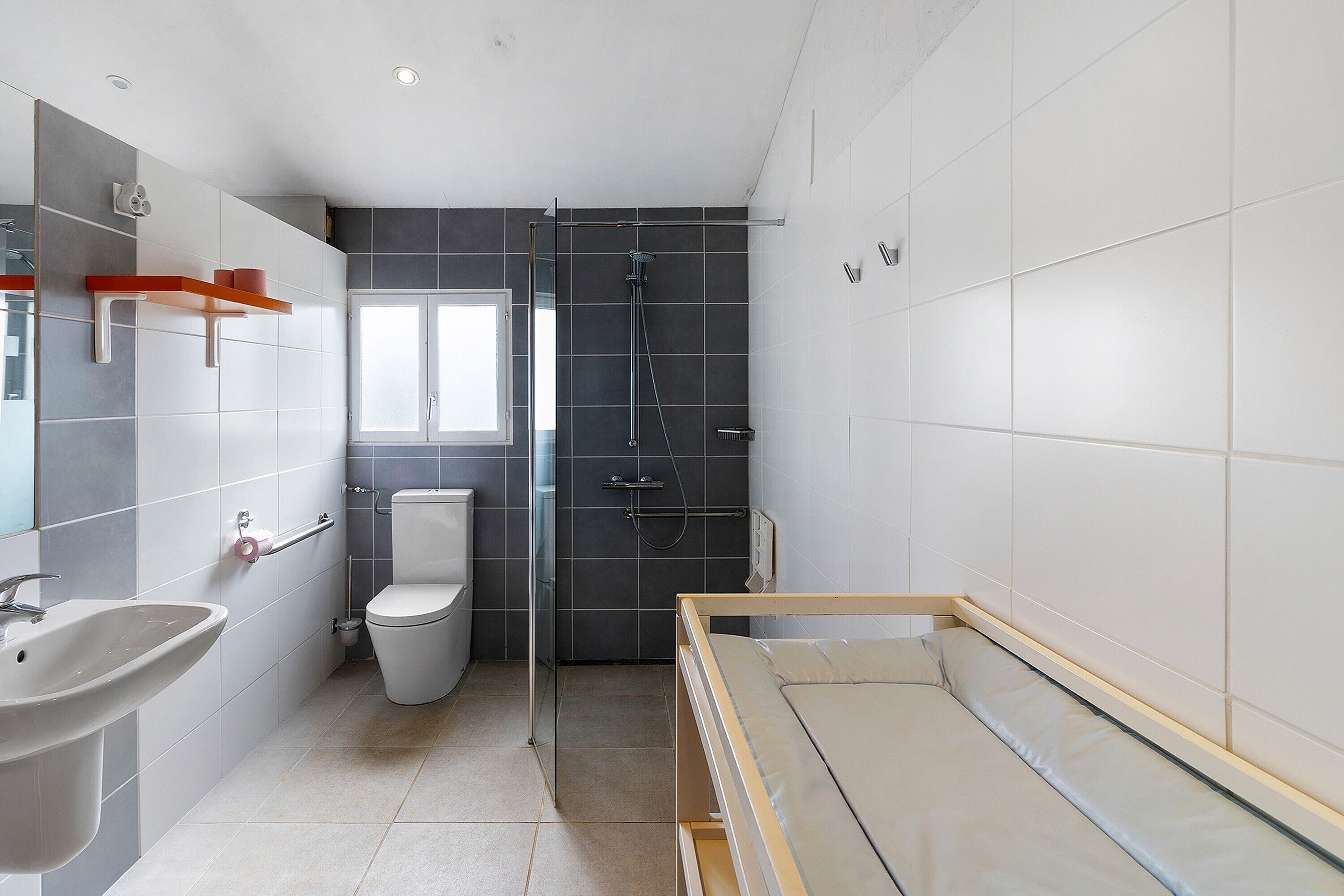 Een douche, handdoeken