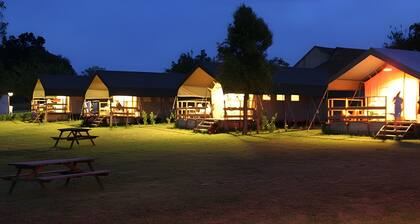 Tente Safari Standard 5 4 Pers. avec piscine partagée, terrasse privée et Wi-Fi