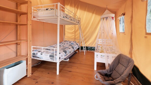 2 bedrooms, WiFi (free), bed sheets