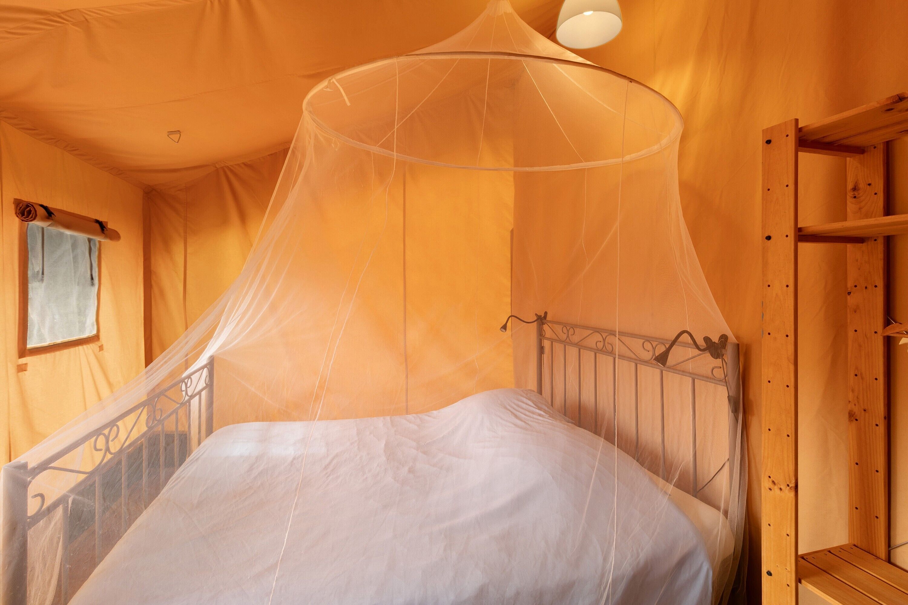 2 bedrooms, WiFi (free), bed sheets