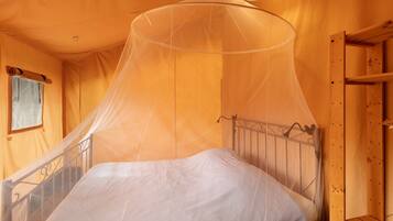 2 bedrooms, WiFi (free), bed sheets