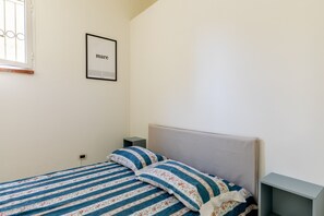 2 slaapkamers, een strijkplank/strijkijzer, gratis wifi, beddengoed