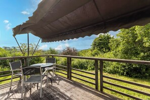 Outdoor dining - Null 'Tiny House' with Private Garden and Air Conditioning (Auriac-du-Périgord)