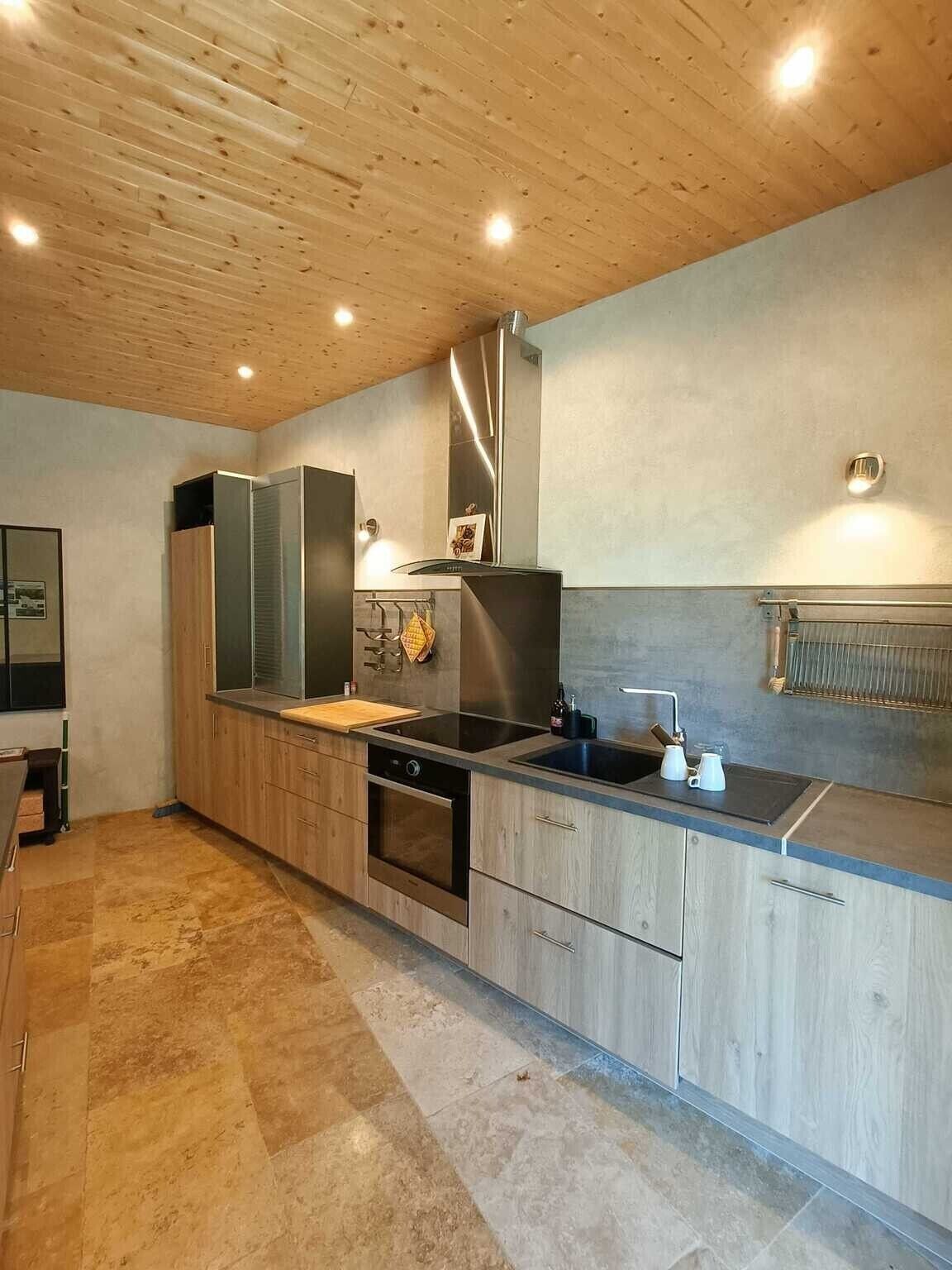 Fridge, stovetop, dishwasher, coffee/tea maker