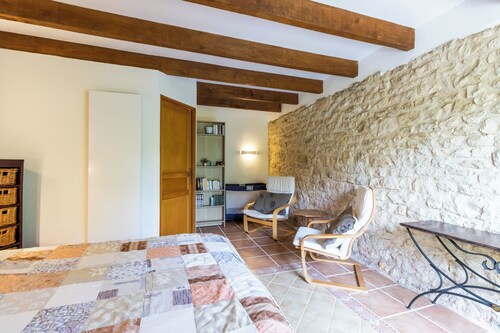 Bed and Breakfast 'Chambre Millepertuis' with Shared Terrace and Shared Garden