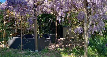 Chambre Millepertuis avec terrasse et jardin partagés