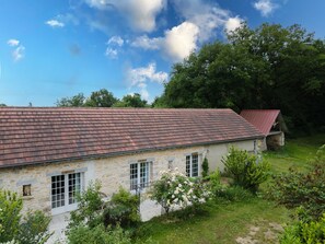 Exterior - Bed and Breakfast 'Chambre Millepertuis' with Shared Terrace and Shared Garden (Auriac-du-Périgord)