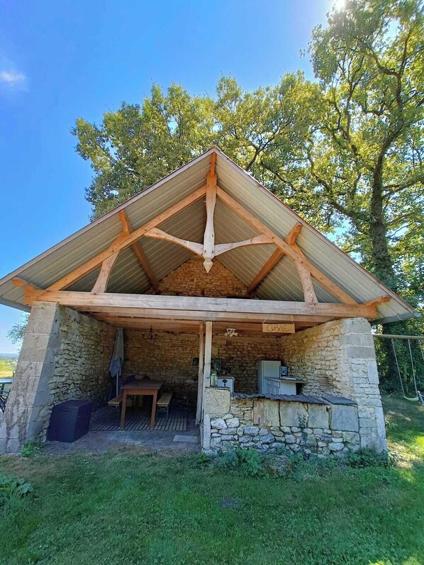 Property grounds - Bed and Breakfast 'Chambre Bleuet' with Shared Terrace and Shared Garden (Auriac-du-Périgord)