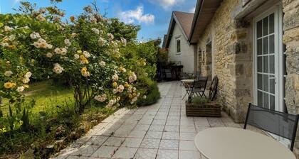 Chambre Coquelicot avec terrasse et jardin partagés
