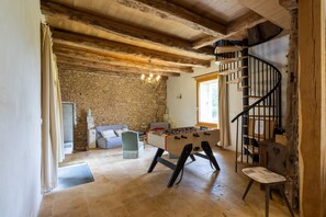 Ping pong - Chardon Room – Elegance at the Heart of Le Domaine de la Salamandre (Auriac-du-Périgord)