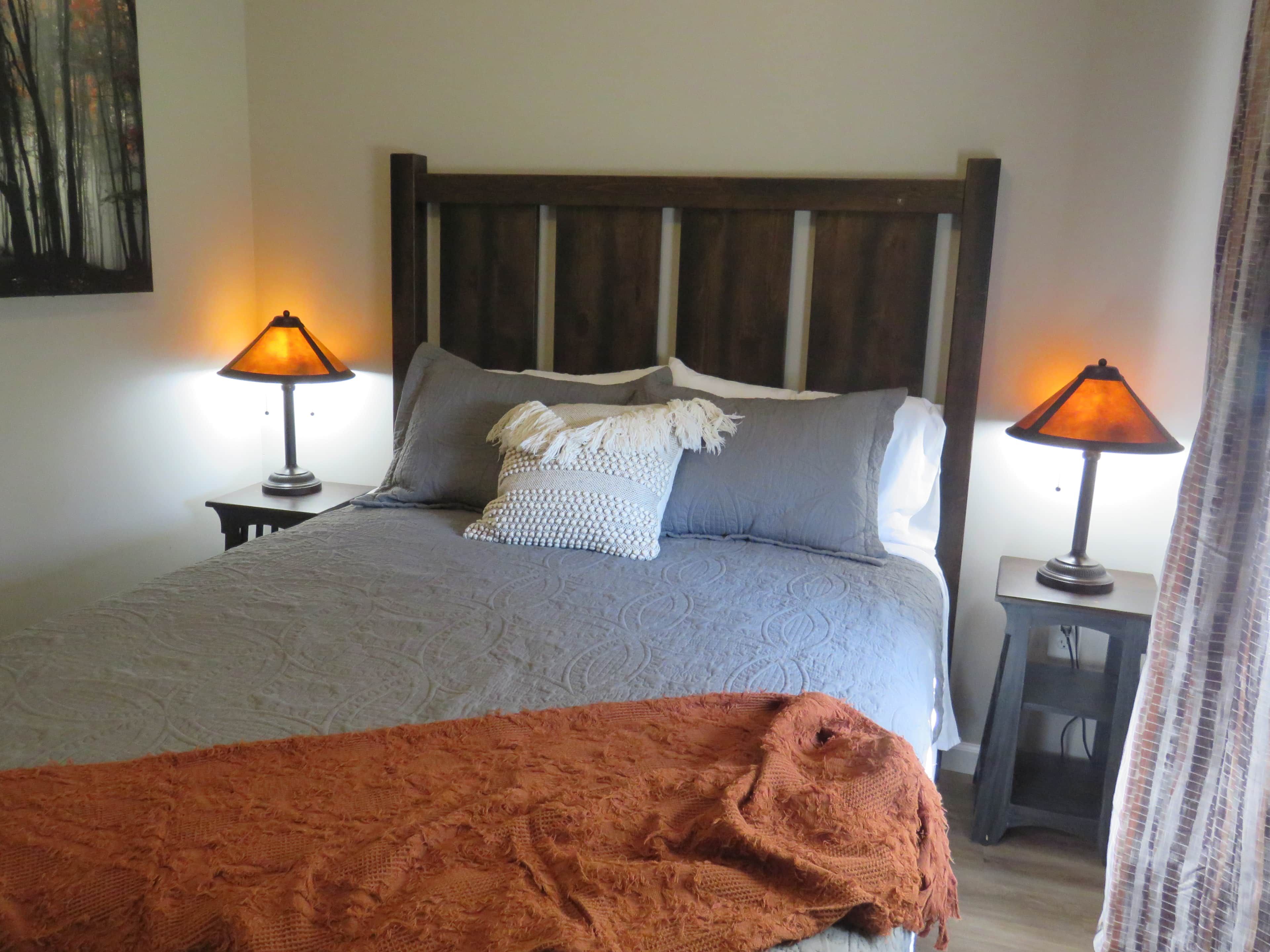 Bedroom with Queen size bed
