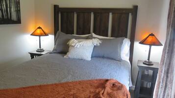 Bedroom with Queen size bed