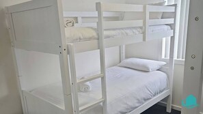 2 bedrooms, iron/ironing board, WiFi, bed sheets - 2B at Swansea - cosy cottage, outdoor pet friendly (Swansea)