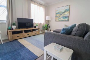 Televisie, boeken en een stereo