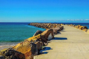 Beach - Beachside Cottage across from Blacksmiths Beach (Blacksmiths)