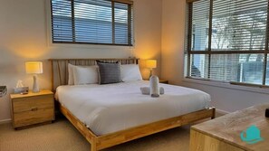 5 slaapkamers, een strijkplank/strijkijzer, wifi