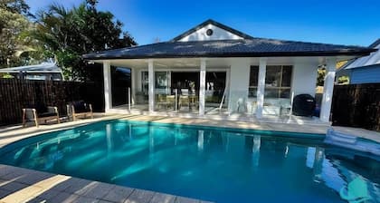 Lake Sabai - Waterfront and private pool