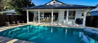 Lake Sabai - Waterfront and private pool