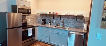 Grand Opening Pricing! Cozy 2 Bedroom Cabin with views of Flathead Lake