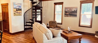Grand Opening Pricing! Cozy 2 Bedroom Cabin with views of Flathead Lake
