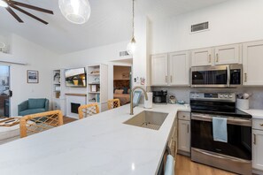 Fridge, microwave, oven, stovetop -  The Lakeshore Village Haven (Lake Havasu City)
