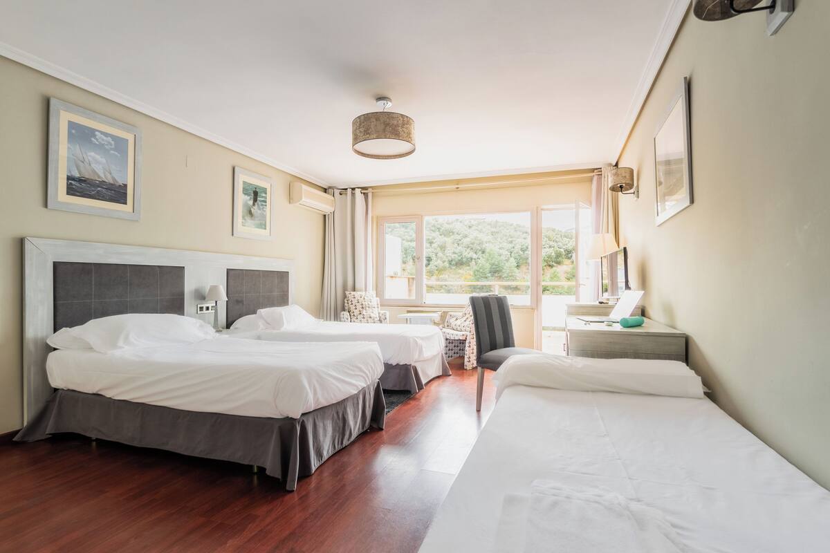 Habitación triple estándar, vistas parciales al lago | Wifi gratis