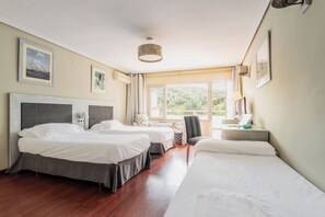 Chambre triple Standard, vue partielle sur le lac | Accès au Wi-Fi (inclus)