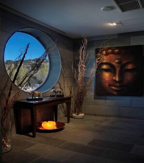 Sauna, hot tub, steam room, facials, 3 treatment rooms