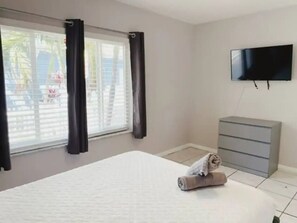 3 habitaciones, tabla de planchar con plancha, wifi y ropa de cama 