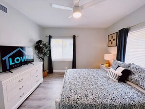 1 bedroom, iron/ironing board, bed sheets - Coastal Charm - 1 Bedroom Apt - Steps from Dining, Shopping & Beaches (Fort Lauderdale)