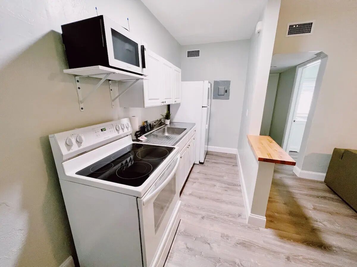 Fridge, microwave, oven, coffee/tea maker