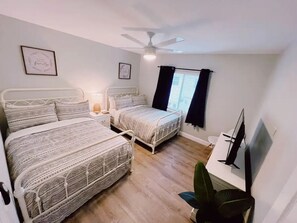 2 chambres, fer et planche à repasser, Wi-Fi, draps fournis