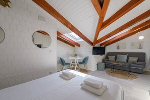 Iron/ironing board, Internet, bed sheets - GuestReady - Homely stay in Malasaña (Madrid)