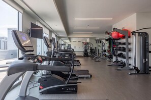 Fitness facility - Great Old Town 1BR Gym, W/D, Lounge & A/C, by Blueground (Chicago)