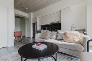 Télévision, chaîne hi-fi