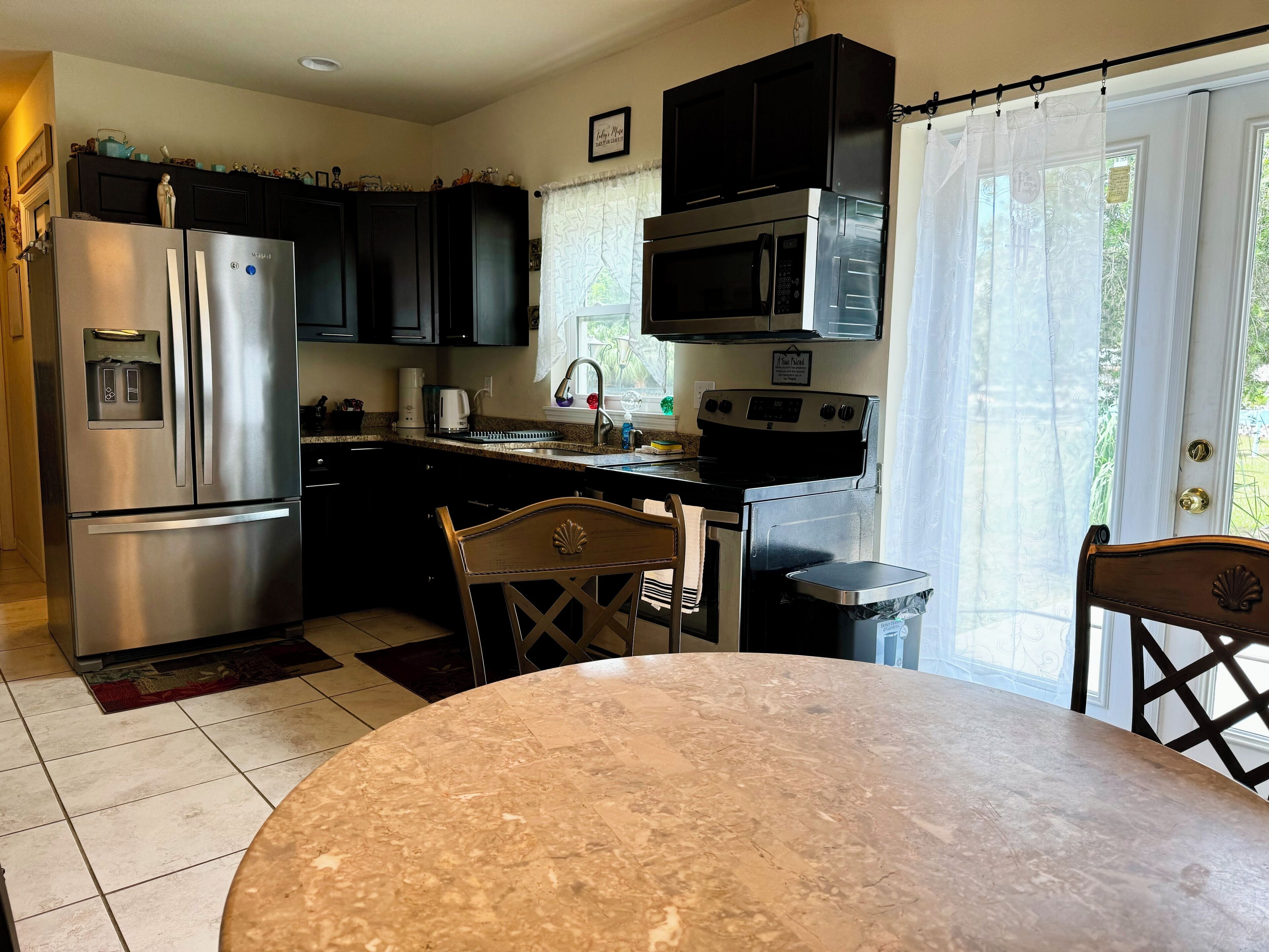 Charming 2-bedroom pet-friendly apartment on Equestrian woodland farm. 