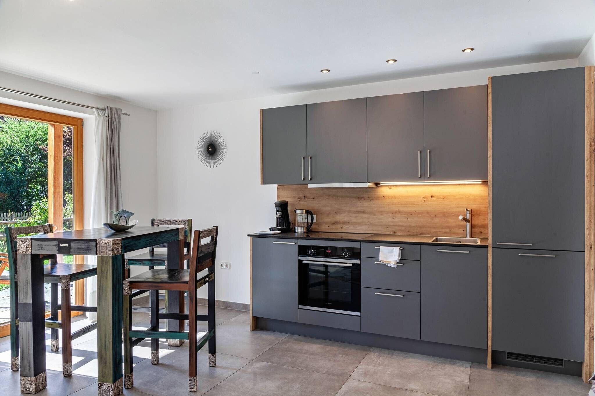 Kühlschrank, Ofen, Herdplatte, Geschirrspüler